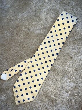 Andrew Scott Yellow Silk Tie with Navy Polka Dots 💯 silk
NWOT